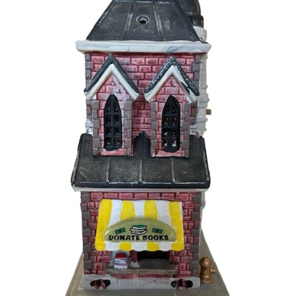 Lemax 2019 Ceramic Caddington Fire Brigade (95520) Lighted Firehouse - 9' Tall - Picture 14 of 14